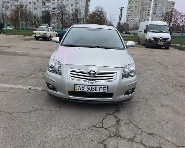 Серый Тойота Авенсис, объемом двигателя 1.79 л и пробегом 372 тыс. км за 6200 $, фото 1 на Automoto.ua