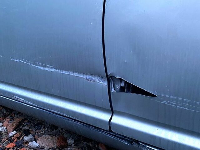 Серый Тойота Авенсис, объемом двигателя 1.8 л и пробегом 210 тыс. км за 2200 $, фото 7 на Automoto.ua