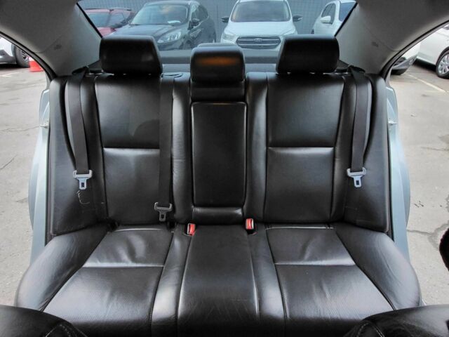 Сірий Тойота Авенсіс, об'ємом двигуна 2 л та пробігом 286 тис. км за 7500 $, фото 4 на Automoto.ua