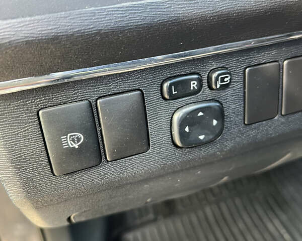 Сірий Тойота Авенсіс, об'ємом двигуна 1.99 л та пробігом 206 тис. км за 9800 $, фото 9 на Automoto.ua