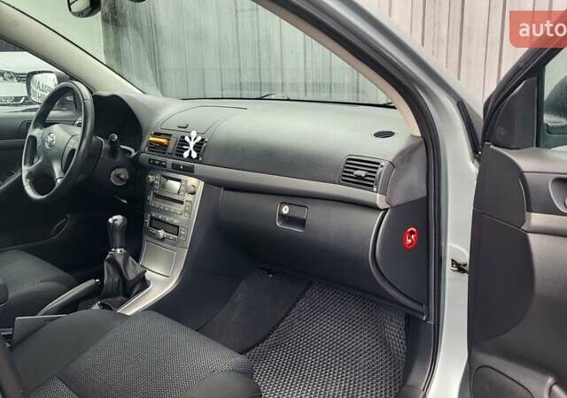Серый Тойота Авенсис, объемом двигателя 1.79 л и пробегом 182 тыс. км за 8000 $, фото 13 на Automoto.ua