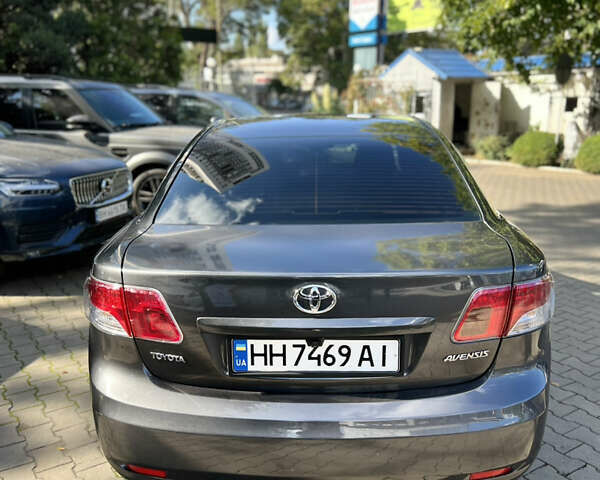 Серый Тойота Авенсис, объемом двигателя 1.99 л и пробегом 206 тыс. км за 10600 $, фото 4 на Automoto.ua