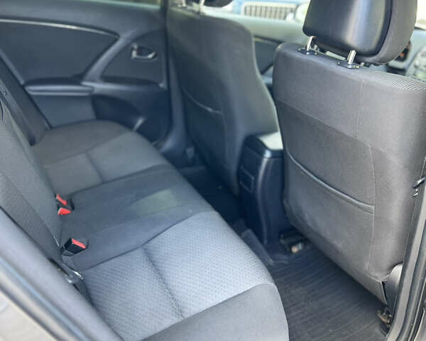 Серый Тойота Авенсис, объемом двигателя 1.99 л и пробегом 206 тыс. км за 10600 $, фото 15 на Automoto.ua