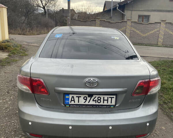 Серый Тойота Авенсис, объемом двигателя 2 л и пробегом 308 тыс. км за 6700 $, фото 1 на Automoto.ua