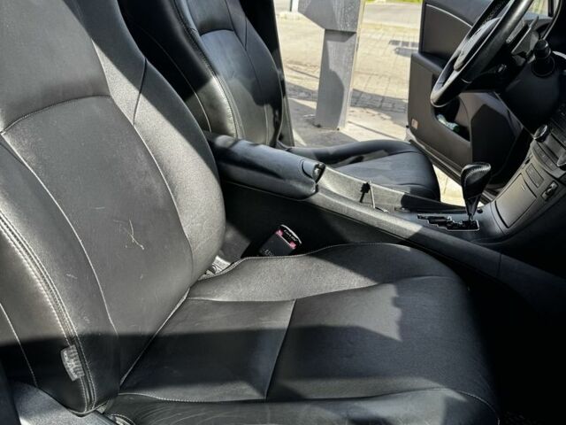 Серый Тойота Авенсис, объемом двигателя 2.2 л и пробегом 340 тыс. км за 8700 $, фото 6 на Automoto.ua