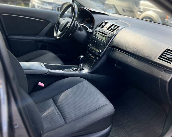 Серый Тойота Авенсис, объемом двигателя 1.99 л и пробегом 206 тыс. км за 10600 $, фото 16 на Automoto.ua