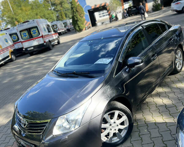 Серый Тойота Авенсис, объемом двигателя 1.99 л и пробегом 206 тыс. км за 10600 $, фото 2 на Automoto.ua