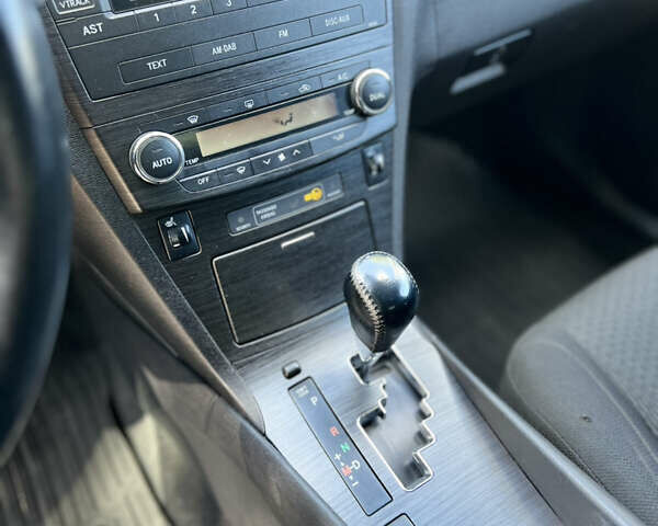 Серый Тойота Авенсис, объемом двигателя 1.99 л и пробегом 206 тыс. км за 10600 $, фото 12 на Automoto.ua