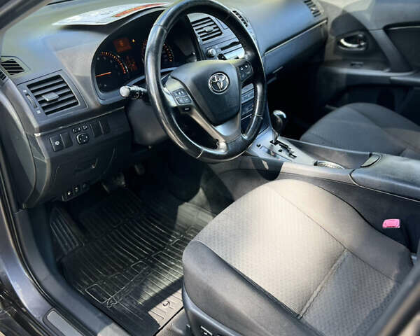 Серый Тойота Авенсис, объемом двигателя 1.99 л и пробегом 206 тыс. км за 10600 $, фото 8 на Automoto.ua