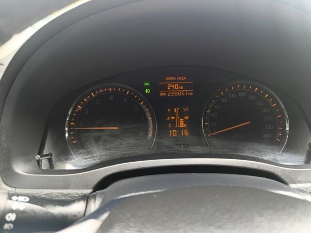 Серый Тойота Авенсис, объемом двигателя 1.8 л и пробегом 228 тыс. км за 6999 $, фото 4 на Automoto.ua