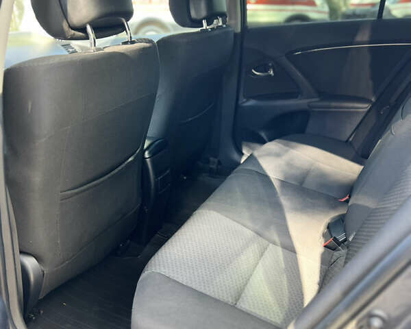 Сірий Тойота Авенсіс, об'ємом двигуна 1.99 л та пробігом 206 тис. км за 9800 $, фото 13 на Automoto.ua