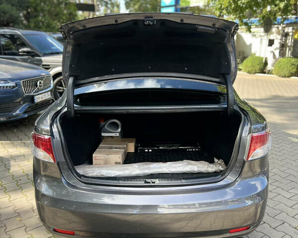 Серый Тойота Авенсис, объемом двигателя 1.99 л и пробегом 206 тыс. км за 10600 $, фото 20 на Automoto.ua