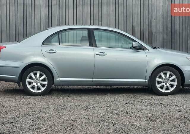 Серый Тойота Авенсис, объемом двигателя 1.79 л и пробегом 182 тыс. км за 8000 $, фото 1 на Automoto.ua