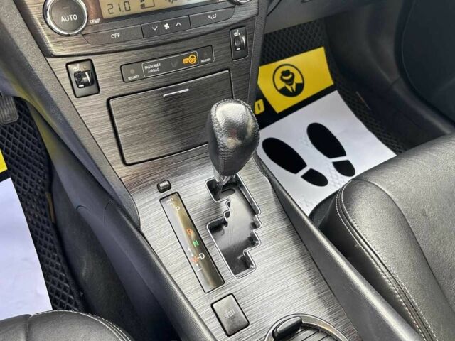 Серый Тойота Авенсис, объемом двигателя 2.2 л и пробегом 340 тыс. км за 9400 $, фото 14 на Automoto.ua