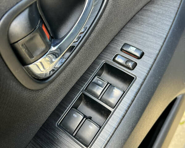 Сірий Тойота Авенсіс, об'ємом двигуна 1.99 л та пробігом 206 тис. км за 9800 $, фото 10 на Automoto.ua