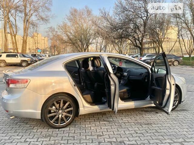 Серый Тойота Авенсис, объемом двигателя 2.2 л и пробегом 179 тыс. км за 10700 $, фото 20 на Automoto.ua