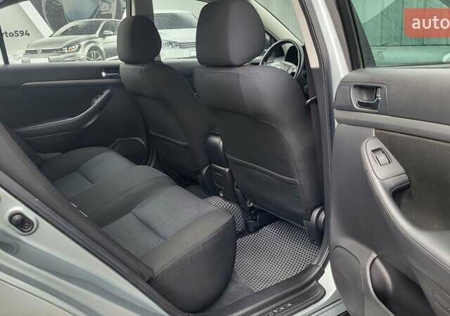 Серый Тойота Авенсис, объемом двигателя 1.79 л и пробегом 182 тыс. км за 8000 $, фото 12 на Automoto.ua