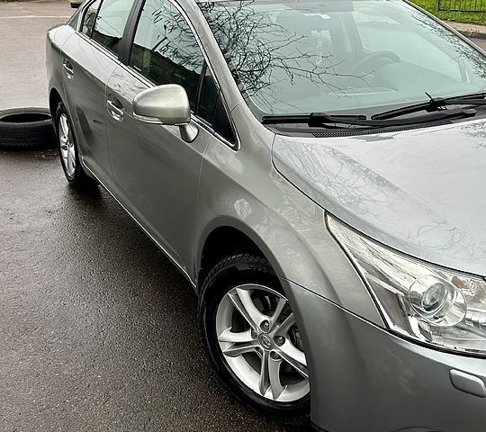Серый Тойота Авенсис, объемом двигателя 2 л и пробегом 198 тыс. км за 9200 $, фото 1 на Automoto.ua