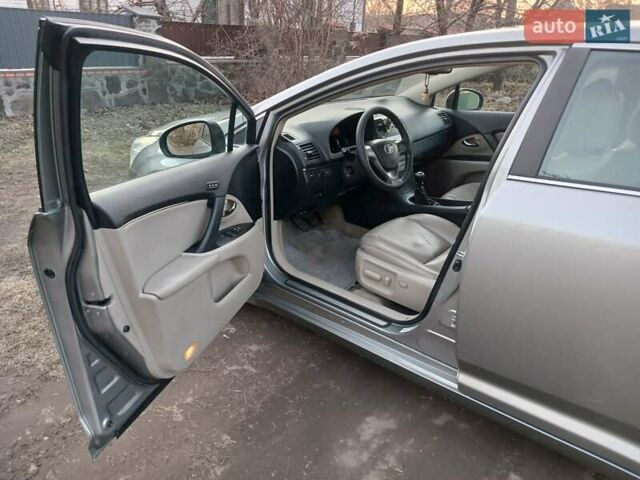 Серый Тойота Авенсис, объемом двигателя 2 л и пробегом 270 тыс. км за 8100 $, фото 7 на Automoto.ua