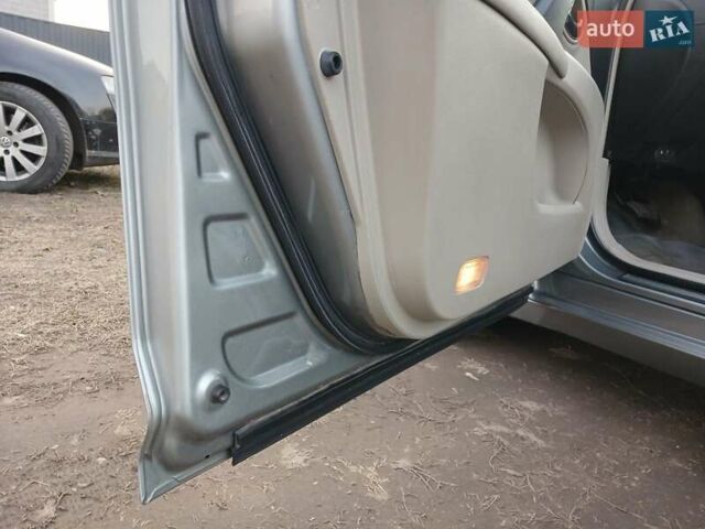 Серый Тойота Авенсис, объемом двигателя 2 л и пробегом 270 тыс. км за 8100 $, фото 8 на Automoto.ua