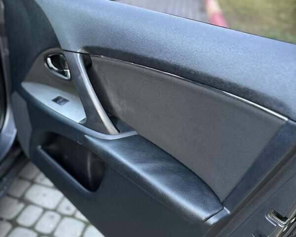 Серый Тойота Авенсис, объемом двигателя 1.8 л и пробегом 283 тыс. км за 8250 $, фото 14 на Automoto.ua