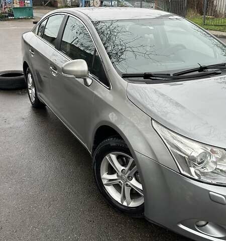 Серый Тойота Авенсис, объемом двигателя 2 л и пробегом 198 тыс. км за 9200 $, фото 1 на Automoto.ua