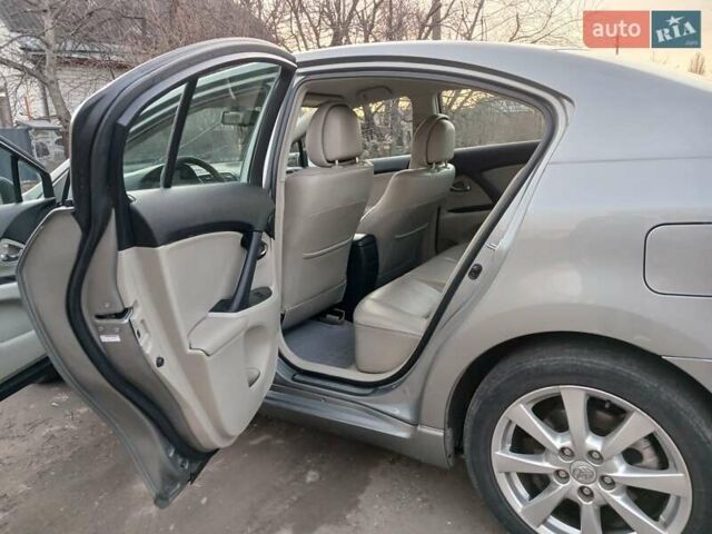 Серый Тойота Авенсис, объемом двигателя 2 л и пробегом 270 тыс. км за 8100 $, фото 9 на Automoto.ua
