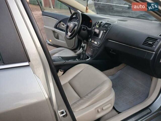Серый Тойота Авенсис, объемом двигателя 2 л и пробегом 270 тыс. км за 8100 $, фото 12 на Automoto.ua