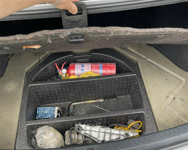 Серый Тойота Авенсис, объемом двигателя 2 л и пробегом 289 тыс. км за 7700 $, фото 32 на Automoto.ua