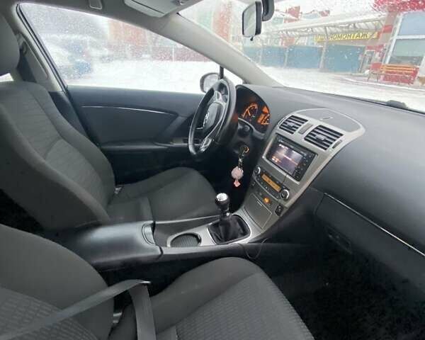 Серый Тойота Авенсис, объемом двигателя 2 л и пробегом 26 тыс. км за 8000 $, фото 3 на Automoto.ua