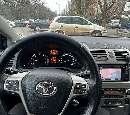 Серый Тойота Авенсис, объемом двигателя 2 л и пробегом 198 тыс. км за 9200 $, фото 8 на Automoto.ua