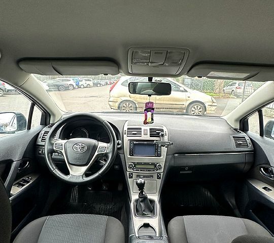 Серый Тойота Авенсис, объемом двигателя 2 л и пробегом 198 тыс. км за 9200 $, фото 9 на Automoto.ua