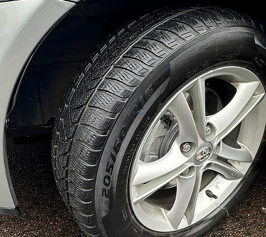 Серый Тойота Авенсис, объемом двигателя 2 л и пробегом 198 тыс. км за 9200 $, фото 11 на Automoto.ua