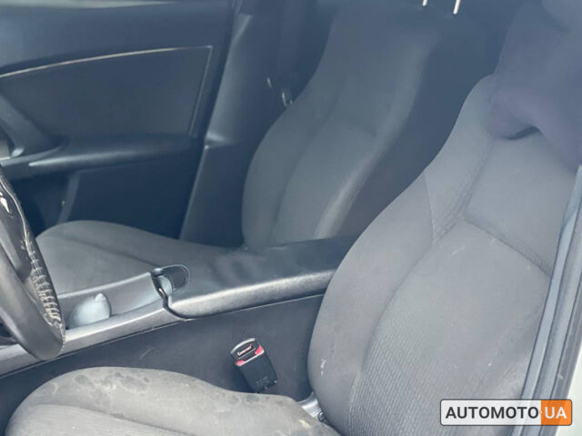 Серый Тойота Авенсис, объемом двигателя 2 л и пробегом 267 тыс. км за 8500 $, фото 7 на Automoto.ua