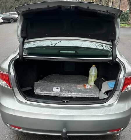 Серый Тойота Авенсис, объемом двигателя 2 л и пробегом 198 тыс. км за 9200 $, фото 7 на Automoto.ua