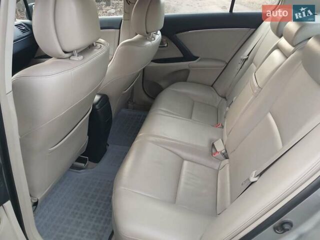 Серый Тойота Авенсис, объемом двигателя 2 л и пробегом 270 тыс. км за 8100 $, фото 10 на Automoto.ua