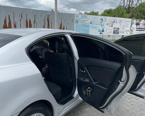 Серый Тойота Авенсис, объемом двигателя 2 л и пробегом 289 тыс. км за 7700 $, фото 13 на Automoto.ua