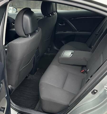 Серый Тойота Авенсис, объемом двигателя 2 л и пробегом 198 тыс. км за 9200 $, фото 9 на Automoto.ua