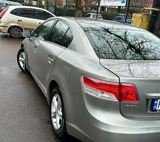 Серый Тойота Авенсис, объемом двигателя 2 л и пробегом 198 тыс. км за 9200 $, фото 3 на Automoto.ua