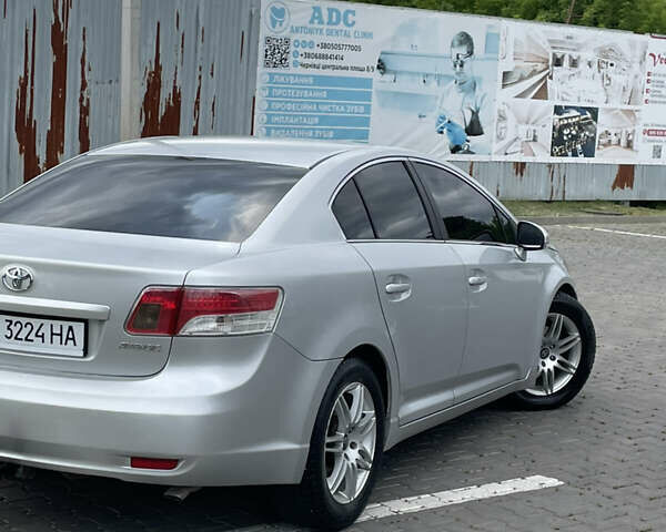 Серый Тойота Авенсис, объемом двигателя 2 л и пробегом 289 тыс. км за 7700 $, фото 2 на Automoto.ua