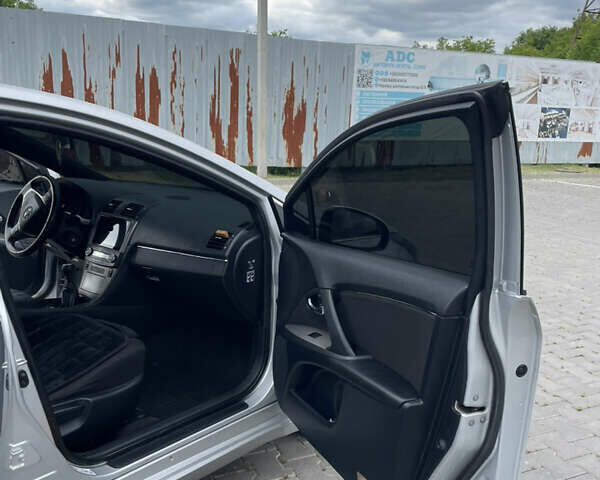 Серый Тойота Авенсис, объемом двигателя 2 л и пробегом 289 тыс. км за 7700 $, фото 14 на Automoto.ua