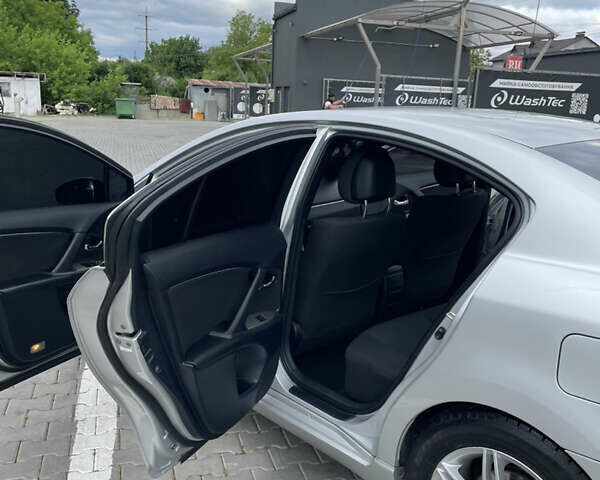 Серый Тойота Авенсис, объемом двигателя 2 л и пробегом 289 тыс. км за 7700 $, фото 12 на Automoto.ua