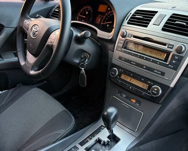 Серый Тойота Авенсис, объемом двигателя 1.8 л и пробегом 283 тыс. км за 8250 $, фото 10 на Automoto.ua