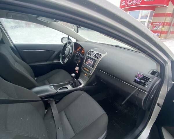 Серый Тойота Авенсис, объемом двигателя 2 л и пробегом 26 тыс. км за 8000 $, фото 2 на Automoto.ua