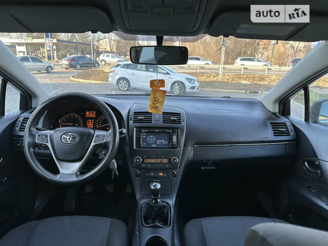 Серый Тойота Авенсис, объемом двигателя 1.6 л и пробегом 220 тыс. км за 8400 $, фото 81 на Automoto.ua