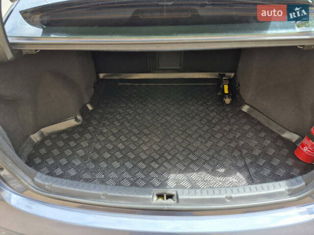 Серый Тойота Авенсис, объемом двигателя 2 л и пробегом 214 тыс. км за 8800 $, фото 24 на Automoto.ua