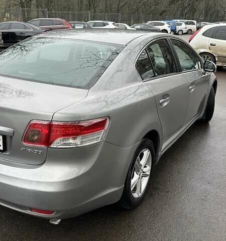 Серый Тойота Авенсис, объемом двигателя 2 л и пробегом 198 тыс. км за 9200 $, фото 2 на Automoto.ua