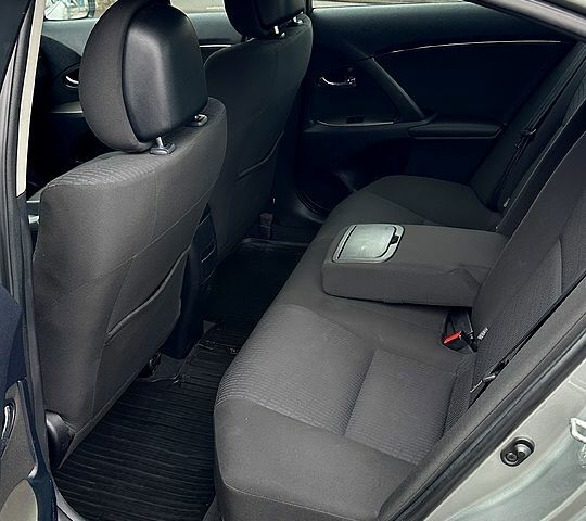 Серый Тойота Авенсис, объемом двигателя 2 л и пробегом 198 тыс. км за 9200 $, фото 10 на Automoto.ua