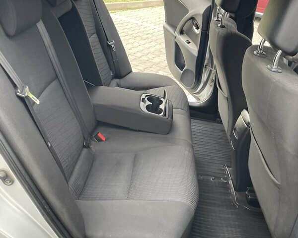 Серый Тойота Авенсис, объемом двигателя 2 л и пробегом 289 тыс. км за 7700 $, фото 16 на Automoto.ua
