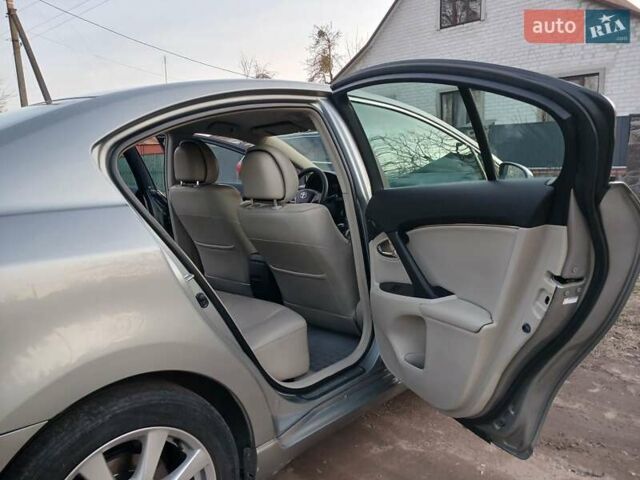 Серый Тойота Авенсис, объемом двигателя 2 л и пробегом 270 тыс. км за 8100 $, фото 11 на Automoto.ua